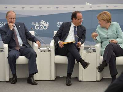 Μέρκελ και Ολάντ στη Μόσχα